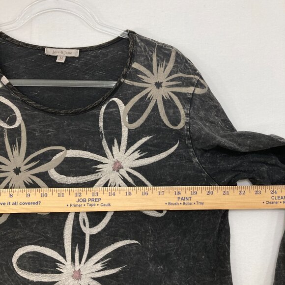 Jess & Jane Medium Gray Acid Wash Floral Artsy Asymmetric Long Sleeve Tunic - Picture 6 of 10